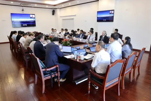 诉方, 她直指当前, 中国仲裁法 诉方, 她直指当前, 中国仲裁法